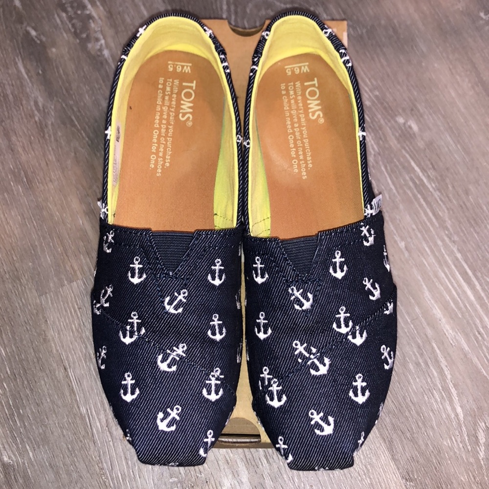 Toms - Picture 3 of 6